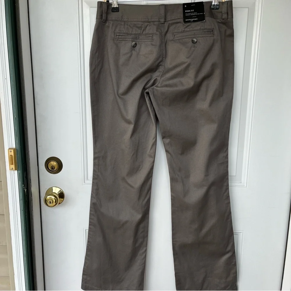 •Banana Republic Factory•  NWT Ryan Fit Taupe Chino Pants - Size 8 - Picture 5 of 10